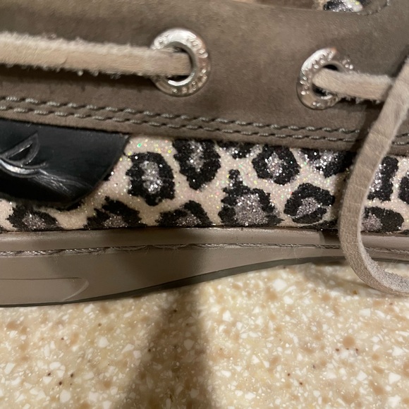 SperryTopsiders-NEWw/o tag-W9-grey-leopard skin-ADORABLE-smoke/pet free home - Picture 3 of 8
